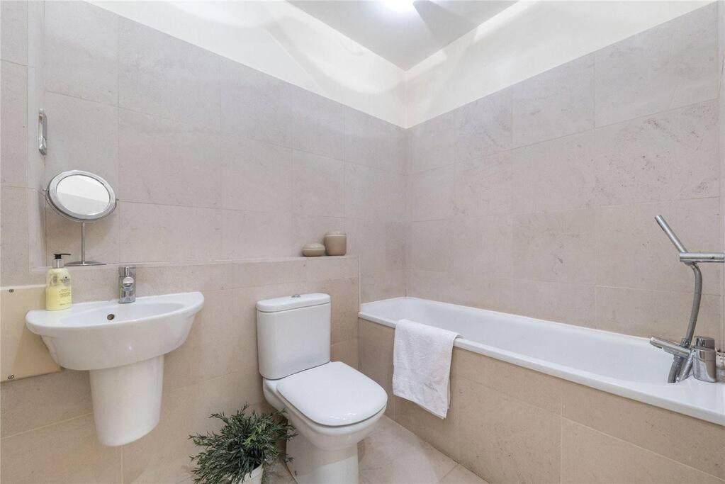 Luxurious Serviced Apt Next To The City Of London And Tower Bridge Apartment Exterior photo